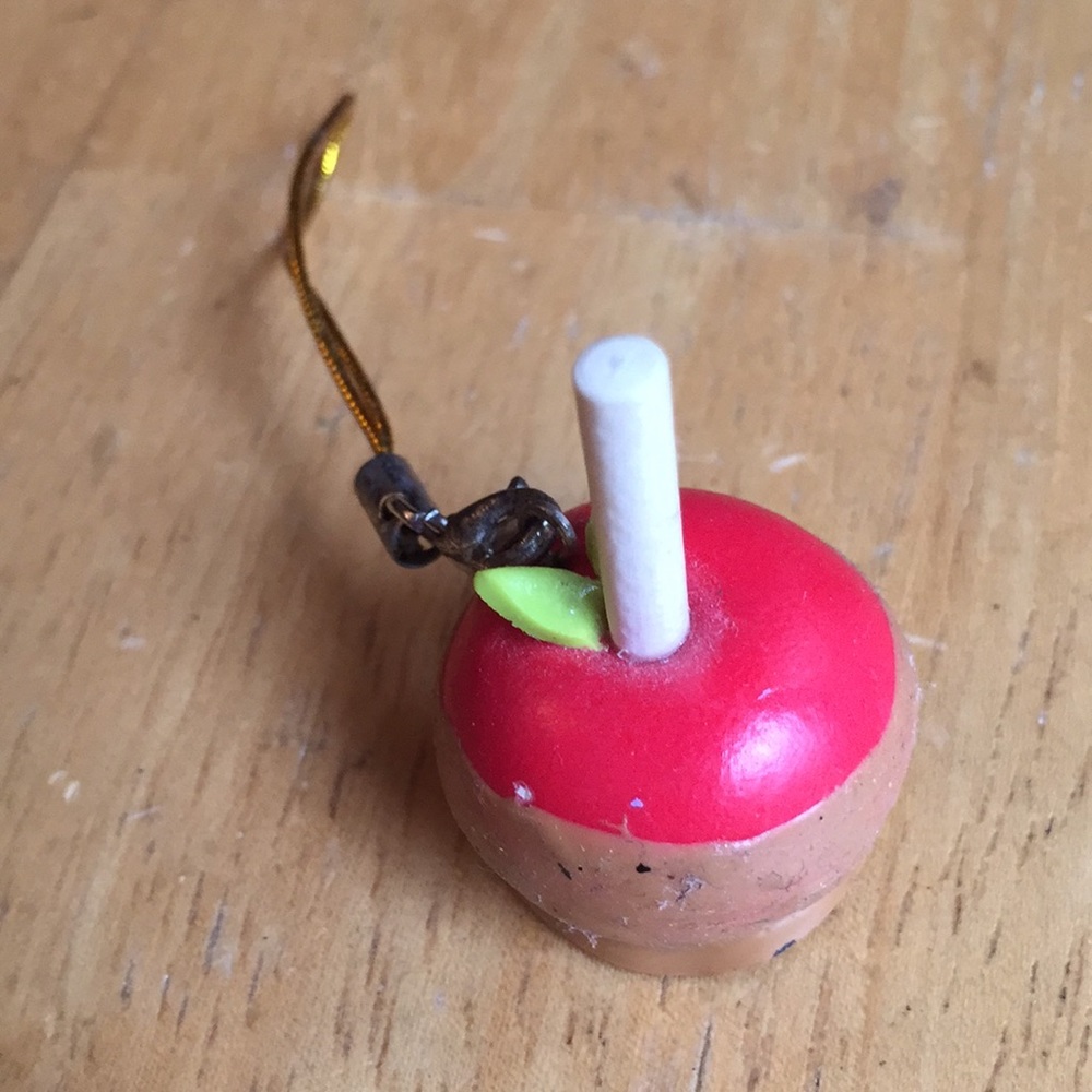 Free! Apple phone charm in good condition - Picture 2 of 5